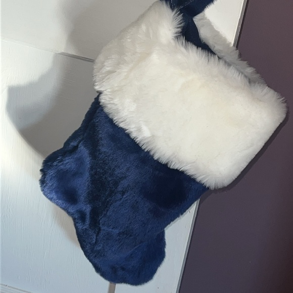 Velvet Christmas š Stockingās - Picture 3 of 5